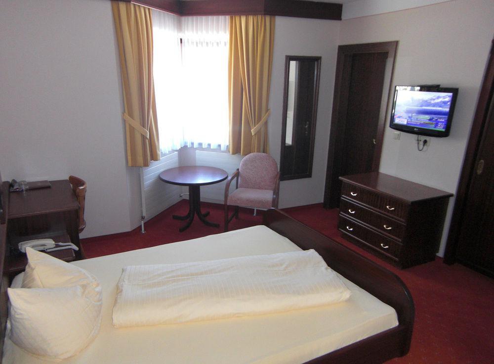 Hotel Sonnenuhr 크람사흐 외부 사진