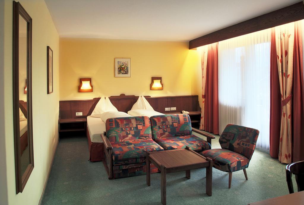 Hotel Sonnenuhr 크람사흐 객실 사진