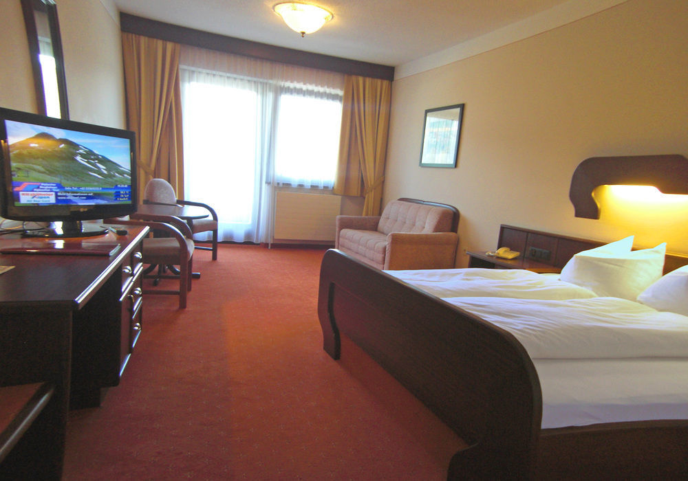 Hotel Sonnenuhr 크람사흐 외부 사진